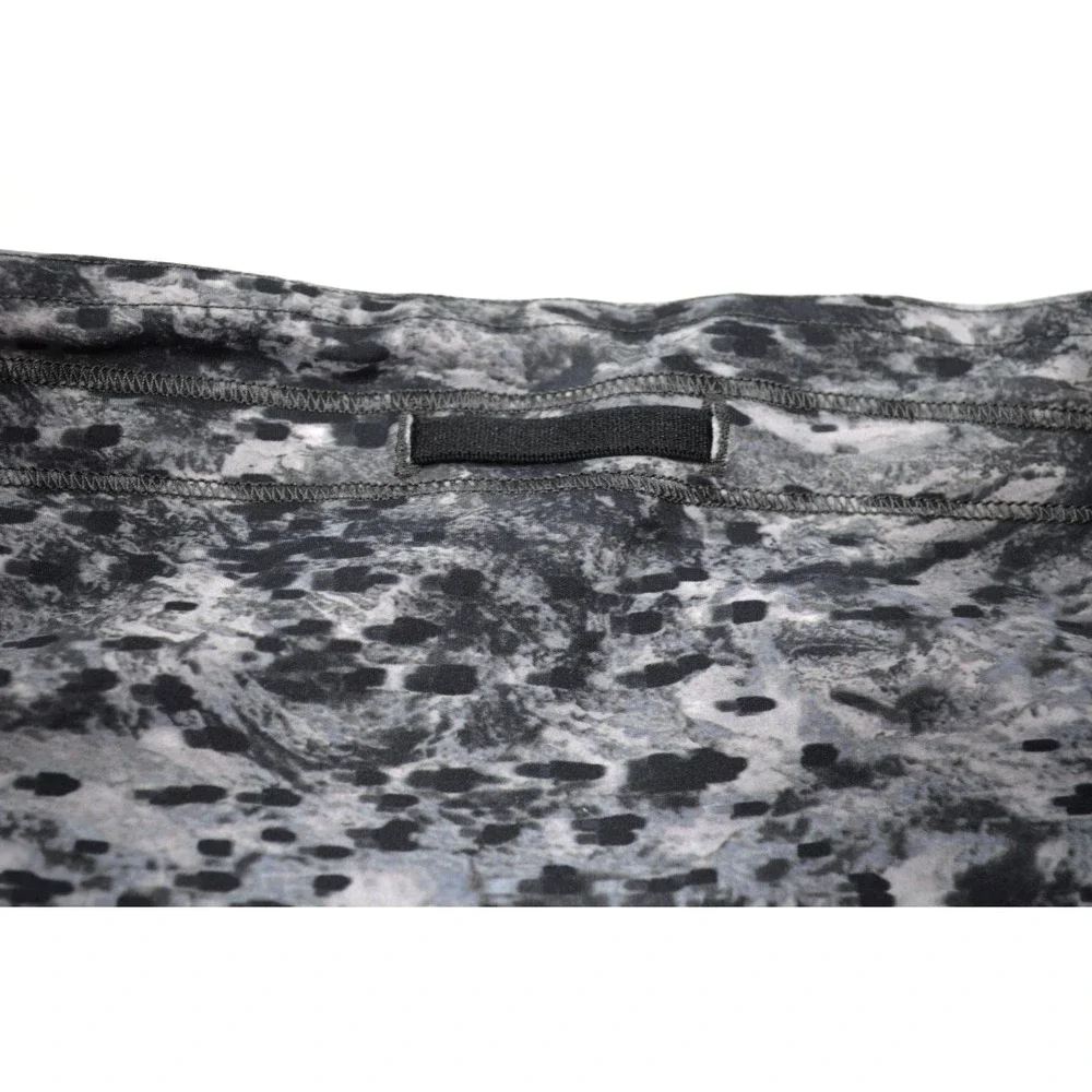 Lululemon Leggings Women's Size‎ 8 Black & Gray Camouflaged  Inseam 23